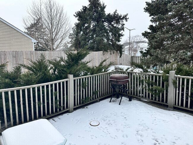 Building Photo - 2856 Evergreen Ln