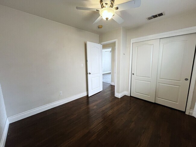 Building Photo - Charming Northwest Bakersfield Home on Cul-De-Sac w/ Solar