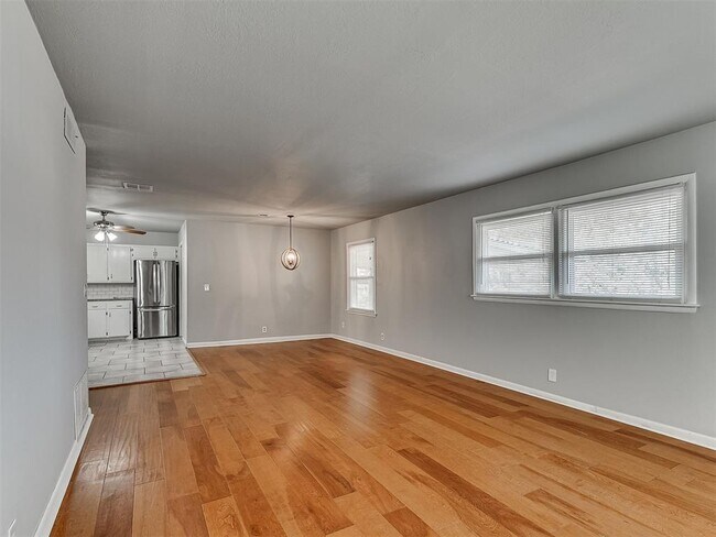 Building Photo - 2641 Kent Dr