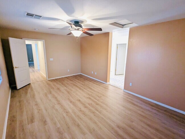 Building Photo - 8074 W Beck Ln