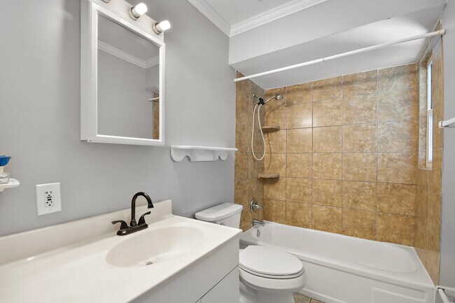 Building Photo - 721 Montego Dr