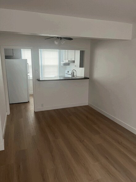 Living Room & Kitchen - 31 Baldwin St