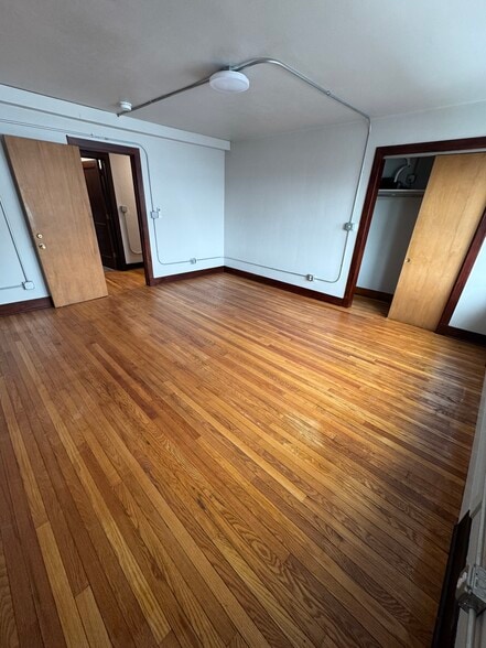 Building Photo - 814 Clinton St