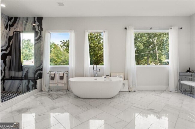 Building Photo - 1756 N Akin Dr NE