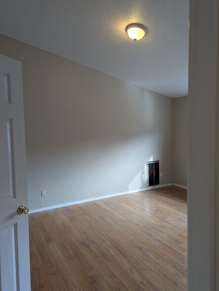 Building Photo - 18013 Cross Ct