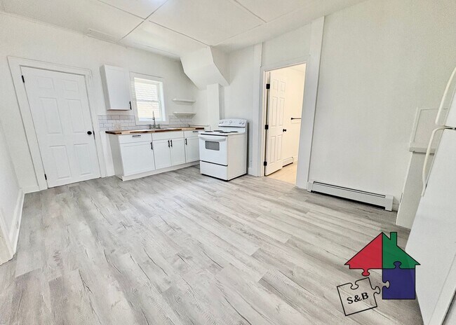 Building Photo - 94 Malletts Bay Ave