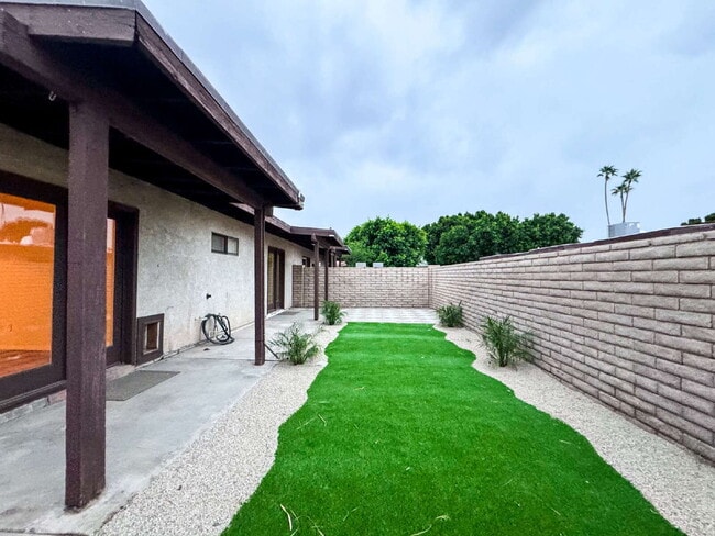 Building Photo - "2-Bed, 2-Bath Condo in Laguna Place!"