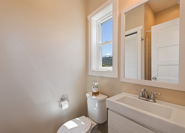 Building Photo - 179 Goldfinch Ln