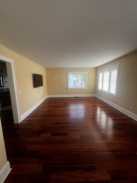 Building Photo - 1229 Long Pond Rd