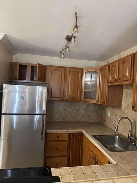 Building Photo - 10383 N Kendall Dr