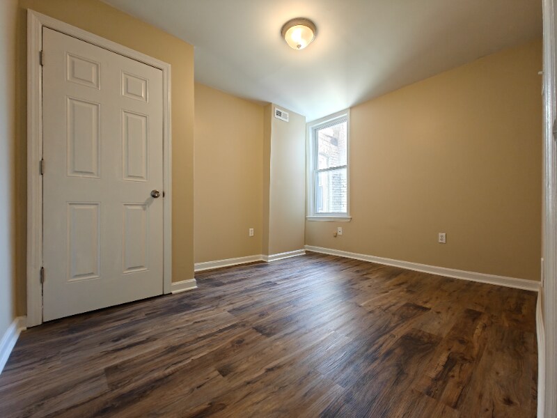 Building Photo - 400 E Lorraine Ave