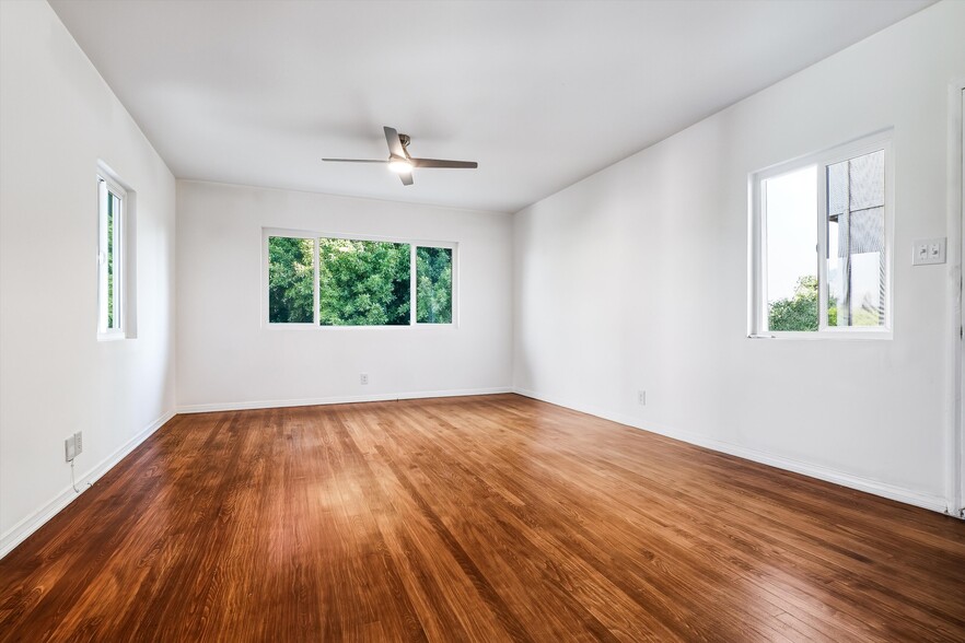 Building Photo - 1319 S Mansfield Ave