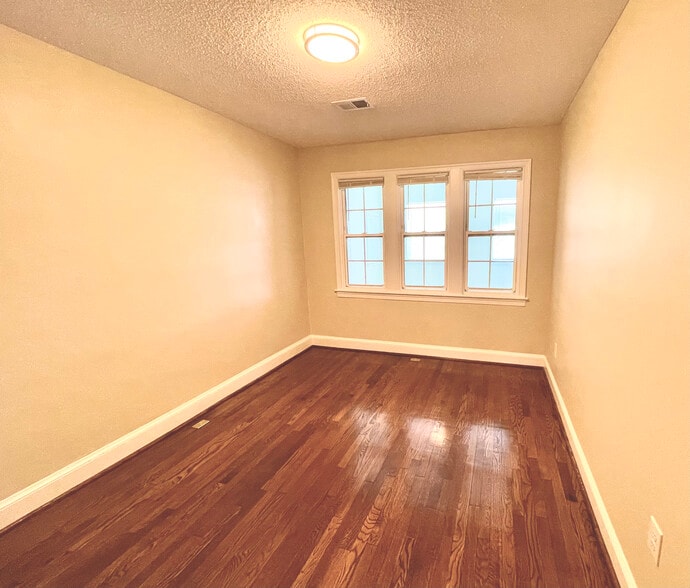 Bedroom - 4630 New Hampshire Ave NW