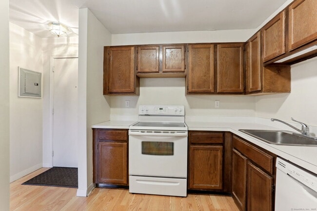 Building Photo - 2118 Cromwell Hills Dr