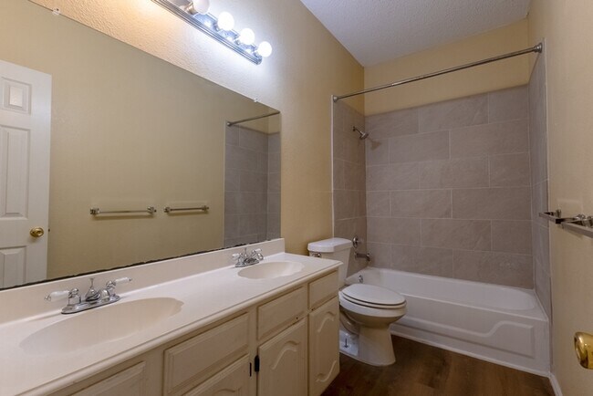 Building Photo - 7414 Westhaven Dr