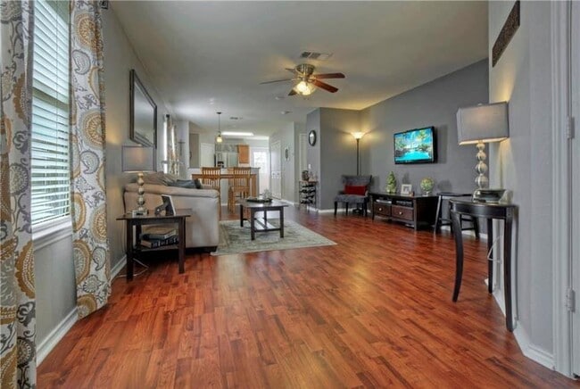 Building Photo - 516 Celery Loop