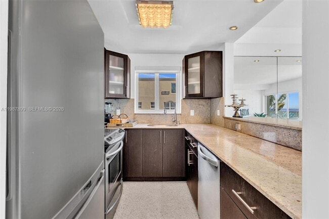 Building Photo - 4144 El Mar Dr