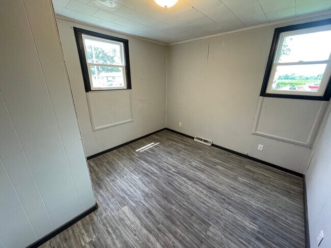 Building Photo - 15510 College Ave