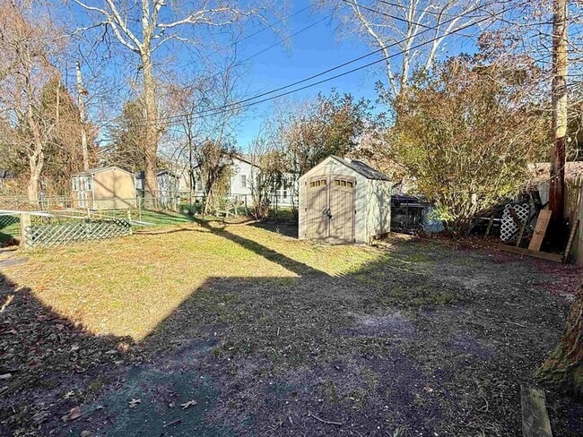 Building Photo - 1309 Matthews Ave