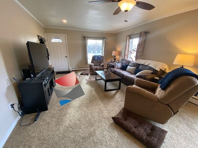 Building Photo - 3 Bedroom/1 bath House