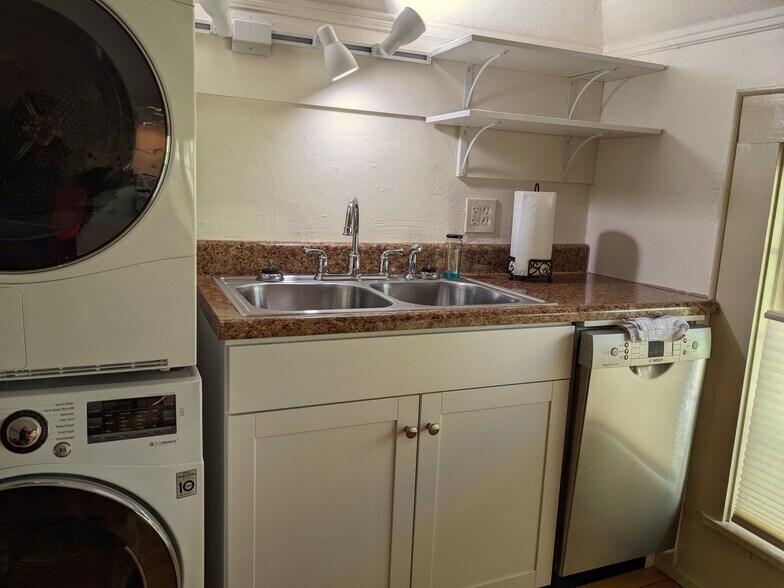 Dishwasher and Washer/Dryer - 220 Melrose Cir