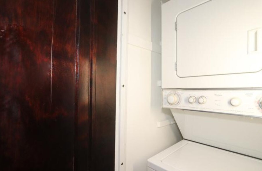 In-unit laundry - 224 N Oak Park Ave