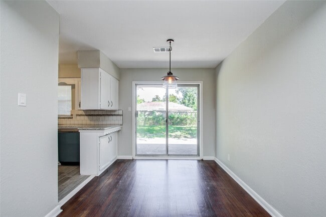 Building Photo - 10226 Envoy St