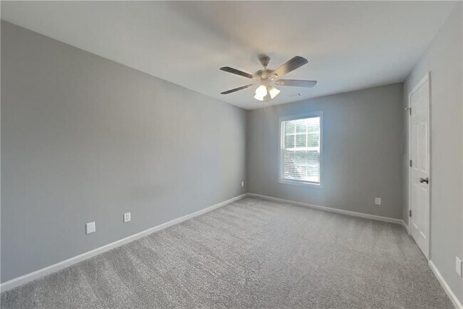 Building Photo - 1043 Foxhollow Tr