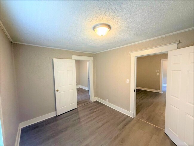 Building Photo - Reduced rent ~ Charming 3BR Memphis Home with Bright Living Space & Backyard Retreat