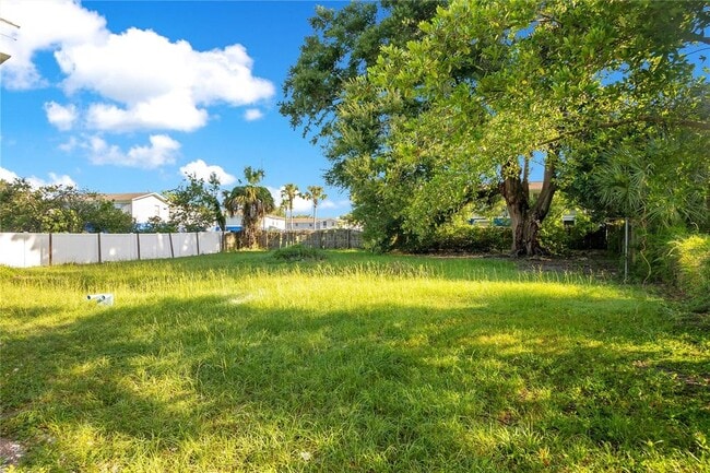 Building Photo - 813 Agnes Dr