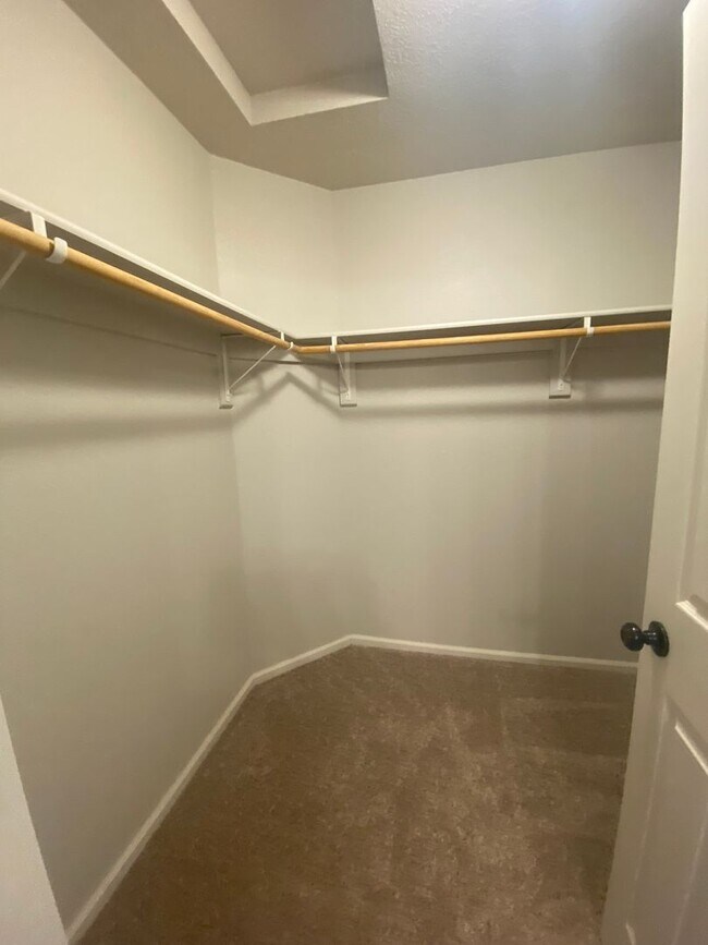 Building Photo - 4 BED | 3 BATH | 3 CAR GARAGE | SUMMERSET