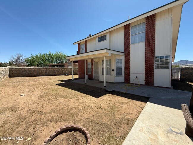 Building Photo - 10924 Walden Pond Ln