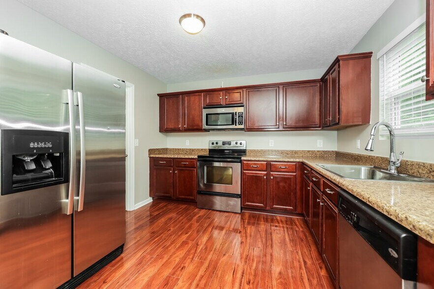 Building Photo - 538 Elderberry Way
