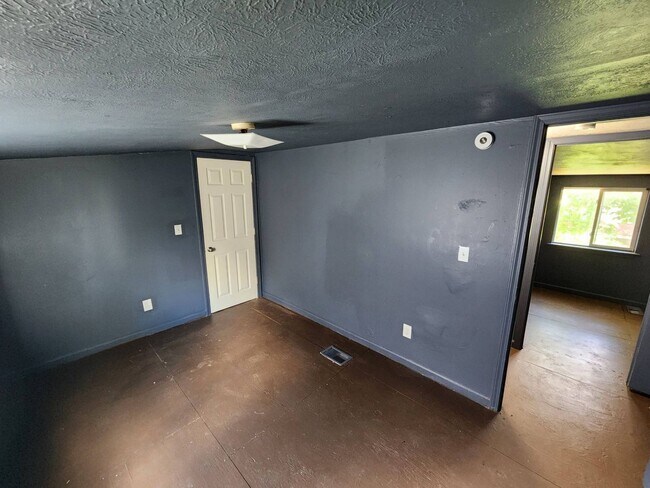 Building Photo - 10317 Reno Ave
