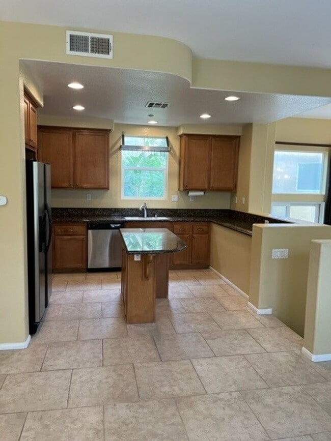 Building Photo - 2852 Villas Way