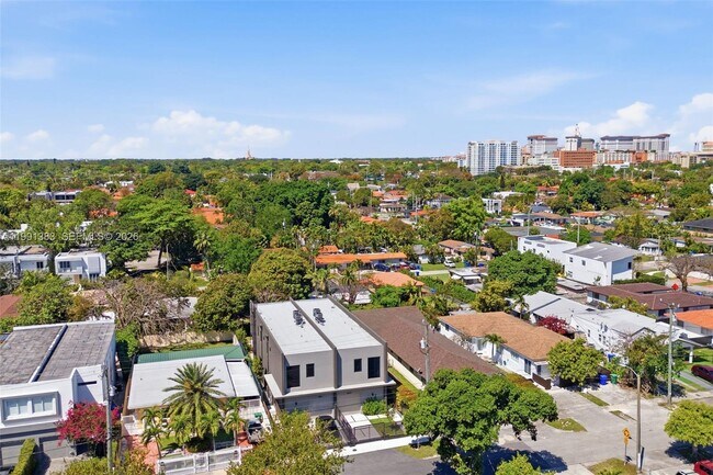 Building Photo - 2840 SW 32nd Ct