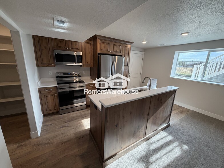 Building Photo - 373 N 2625 W