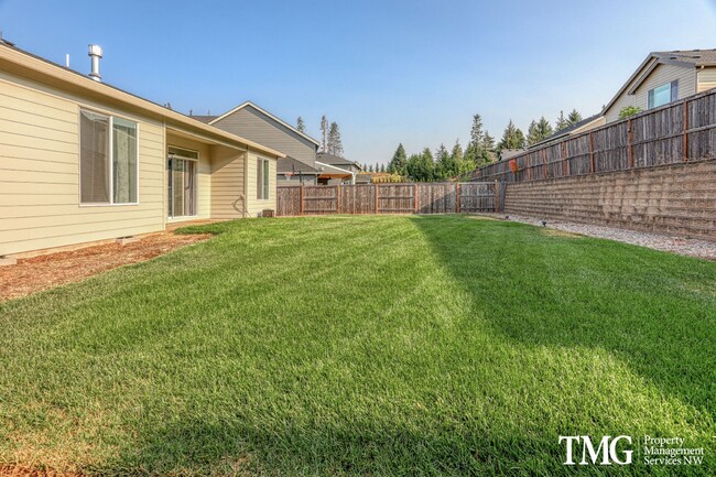 Building Photo - Single level 4 Bedroom 2 Bathroom Home in ...