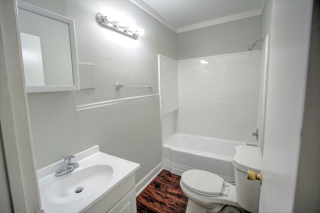 Building Photo - Affordable 2 Bedroom, 1 Bathroom Duplex near Northgate Park!