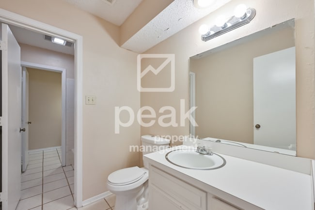 Building Photo - $1,549! 2/Bed1.5Bath duplex in Arlington!