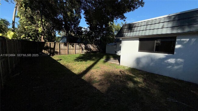 Building Photo - 6625 SW 49th St