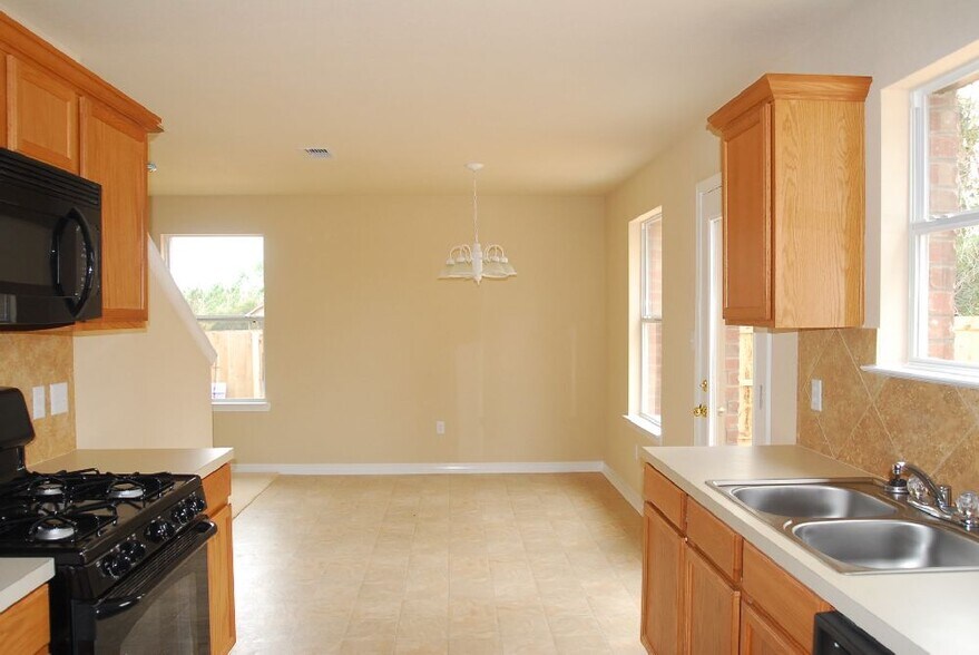 Building Photo - 10257 English Manor Dr