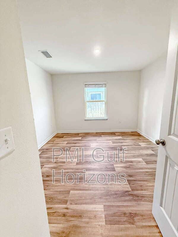 Building Photo - 7469 Steeplechase Blvd