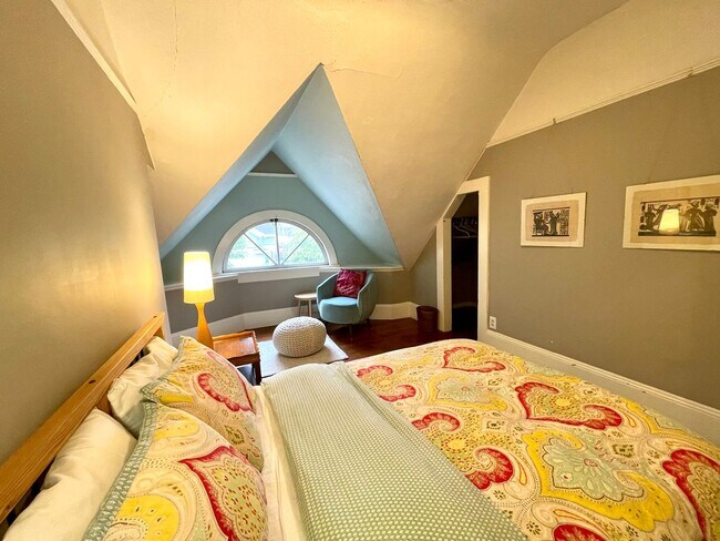 Building Photo - Pacific Grove Historical 3 Bed 2 Bath
