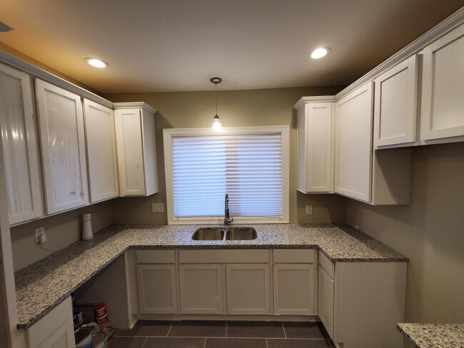 Building Photo - 2914 Hurlbut St