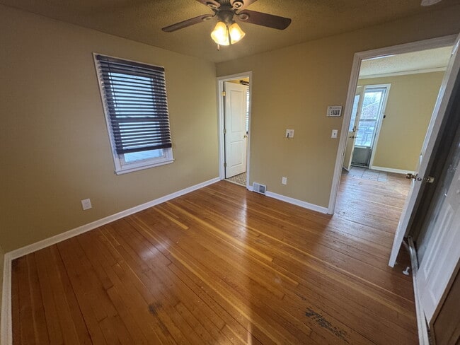 Building Photo - Charming & Cozy 1-Bedroom Retreat in Brooklyn Center – Perfect for Simplified Living!