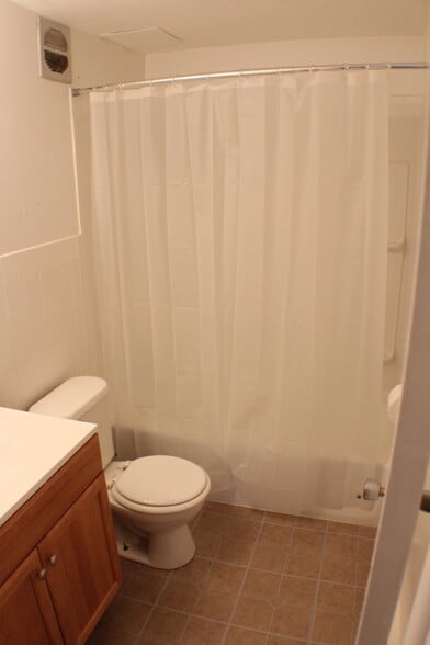 Full Bath - 120 Sapsucker Woods Road