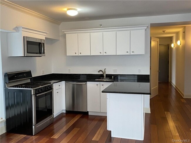 Building Photo - 1 S Astor St