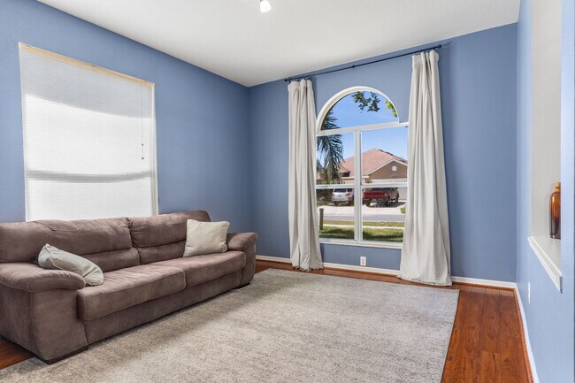 Building Photo - 545 Tuscanny St