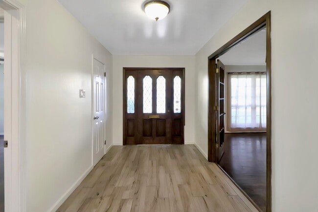 Building Photo - 5602 Sylmar Rd